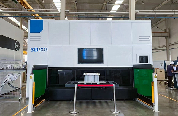 Máquina de corte láser de cinco ejes.