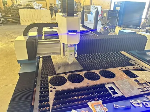 Máquina corte chapa SF3015N