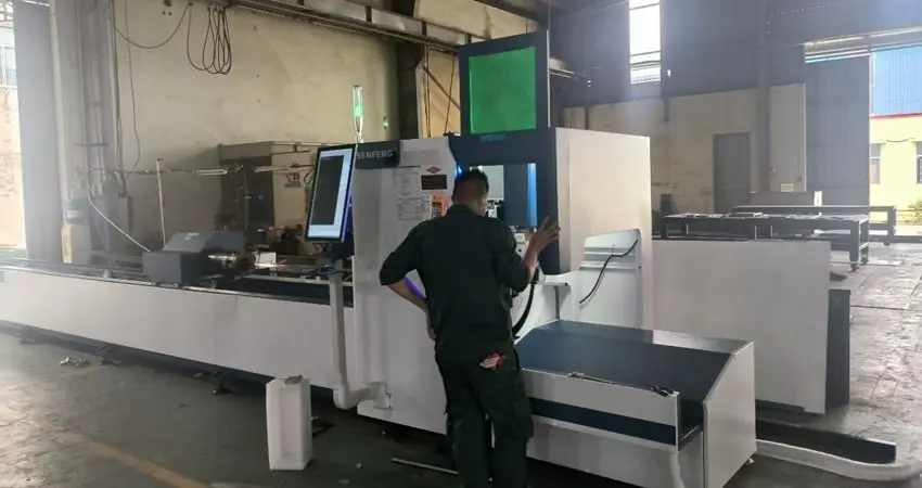 Máquina de corte láser