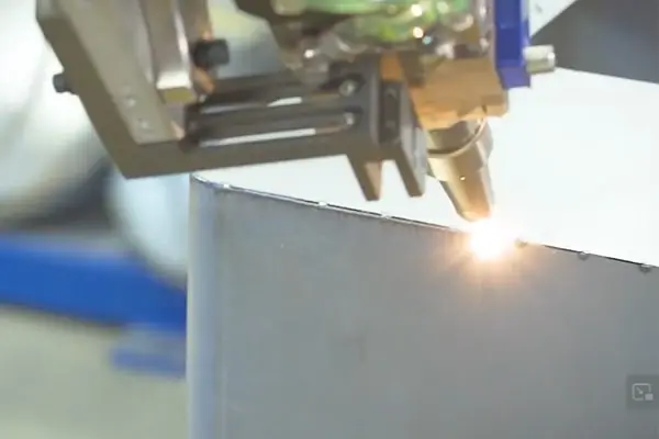 línea automatizada de soldadura láser